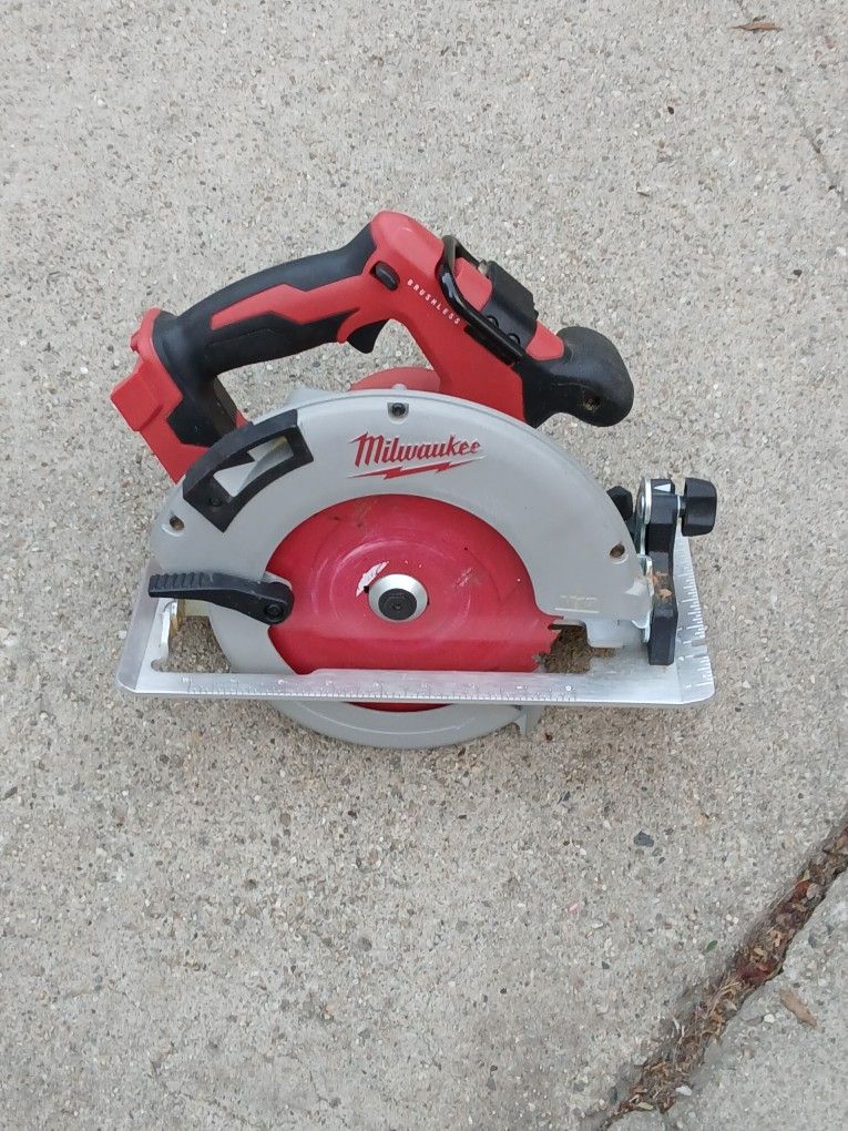 M18 Milwaukee Circular Saw 7 1/4 in. Cordless, Brushless