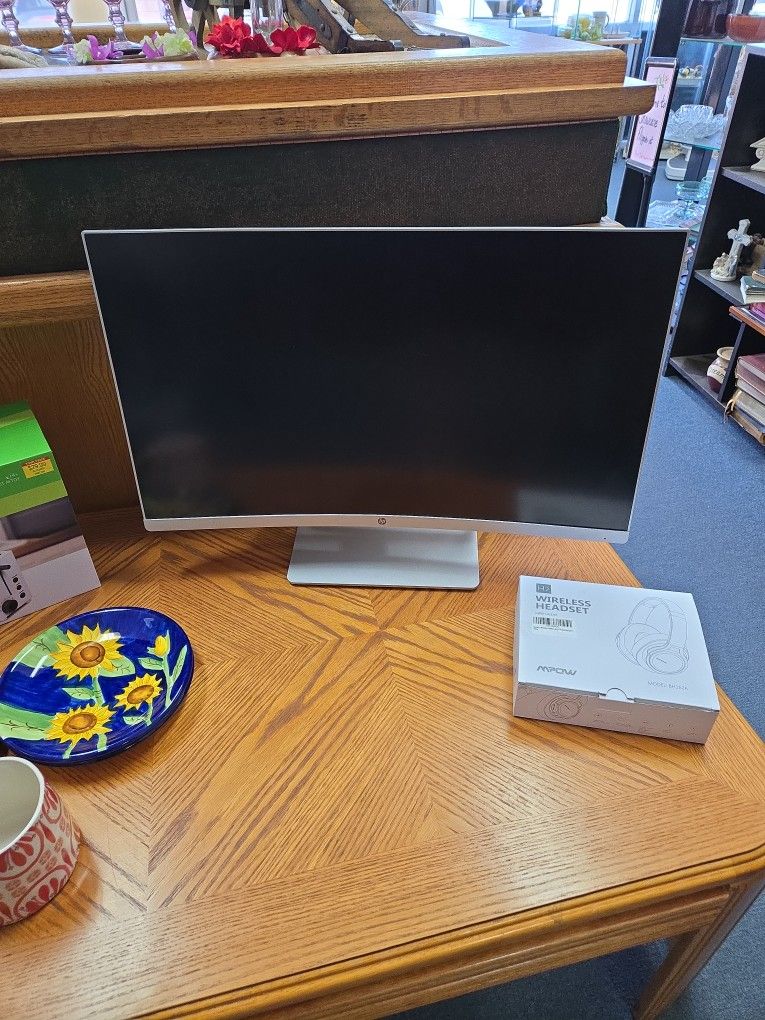 HP 27in . Curved Monitor