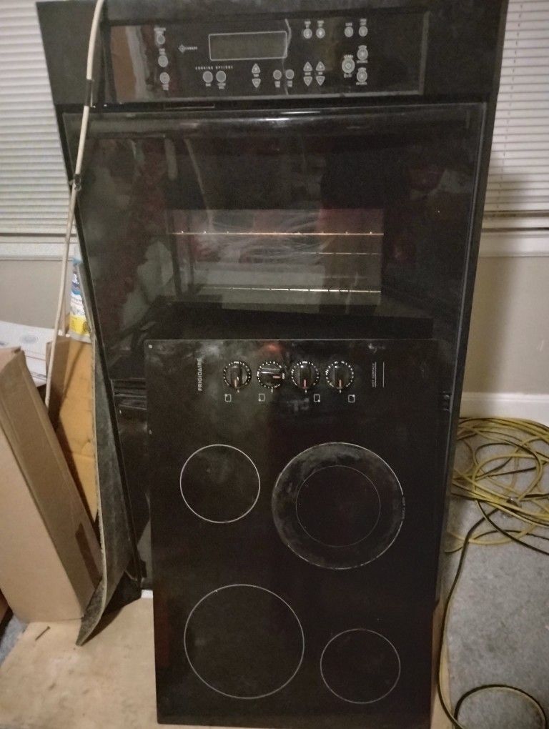 Whirlpool Double Oven And Frigidaire Flat Stove Top 