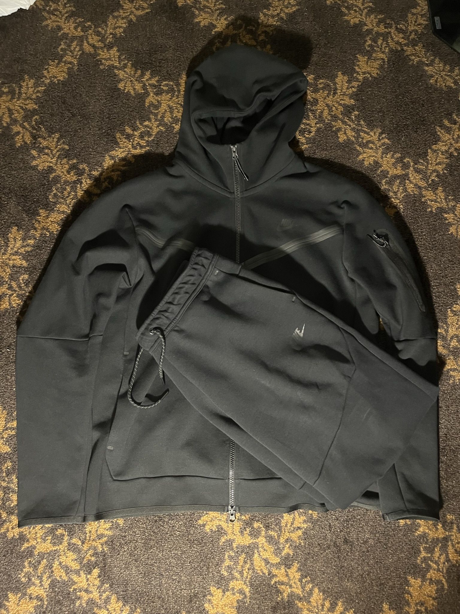 Nike Tech Fleece Hoodie & Pants Size Large (Black)