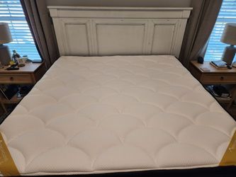 Dreamcloud Premier Rest Queen Mattress-Like New, Delivery Available