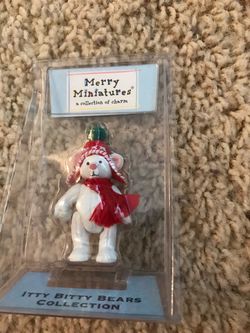 Hallmark Merry Miniatures Itty Bitty Bears Figurine 2002 Sue Tague Artist