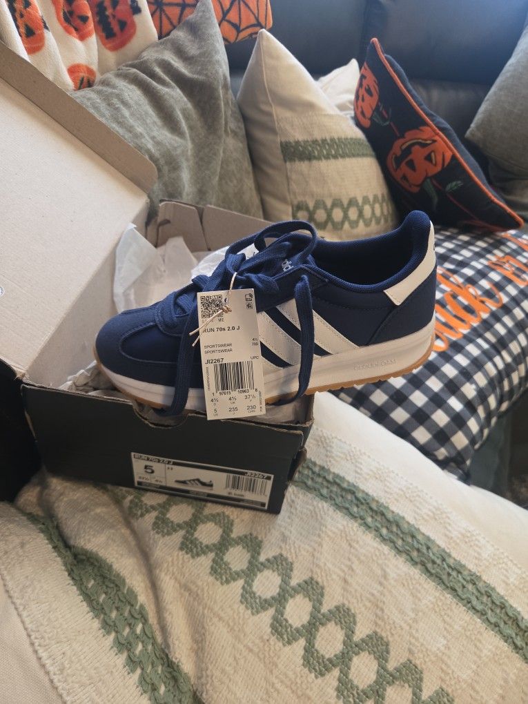 Adidas 5 Youth 6.5 Women Shoes