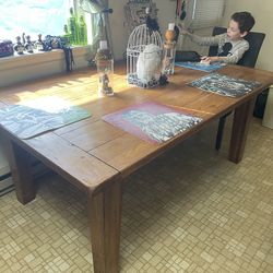 Large broyhill solid wood kitchen table seats 6-8 includes two leafs