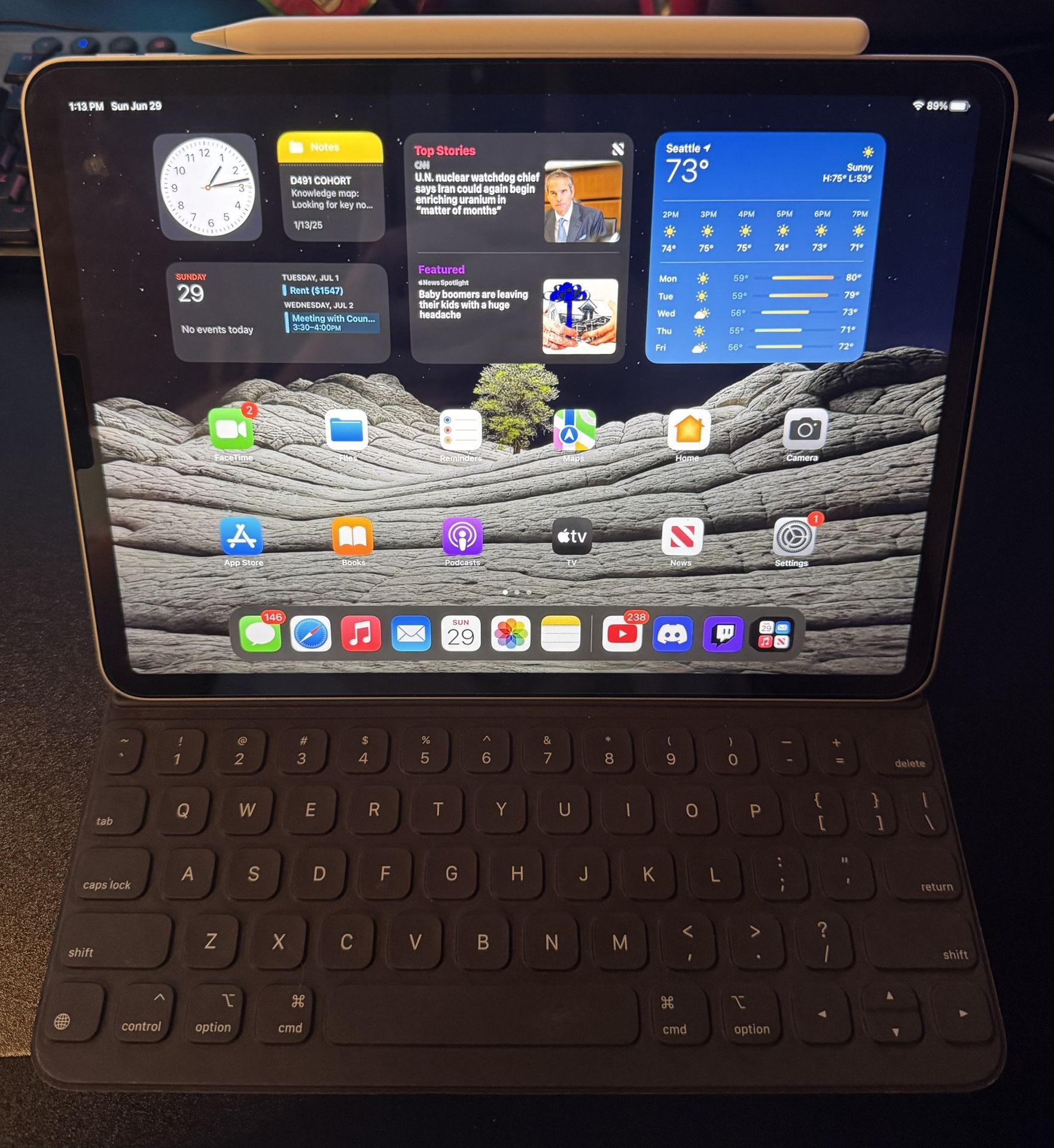 iPad Pro M1 11” 128gb W/ Smart Keyboard & Apple Pencil 2nd Gen