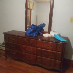 Dresser
