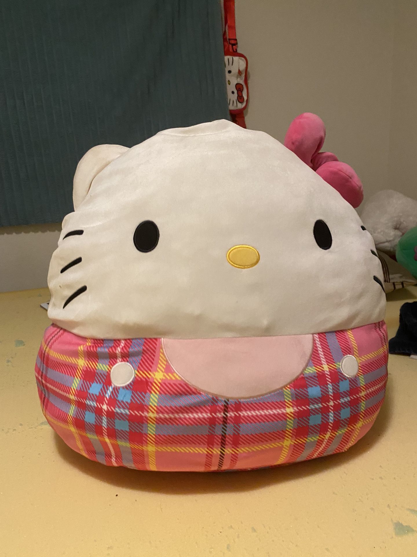24 INCH GIANT HELLO KITTY SQUISHMELLOW