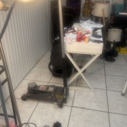 One Floor Mechanics Car Yack 3 Ton Like New$180 Firm