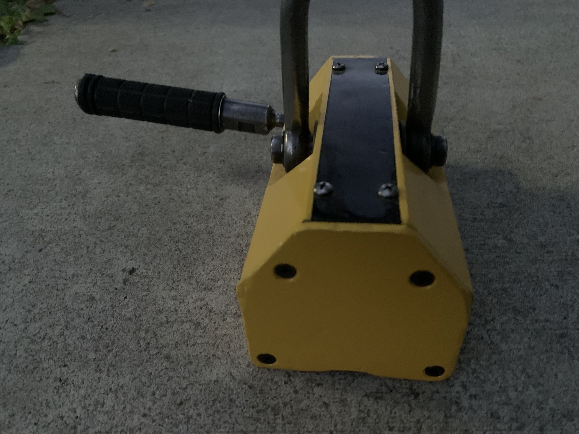 Mag Mate Industrial Lifting Magnet – Model PNL0800 (800 lbs Capacity)