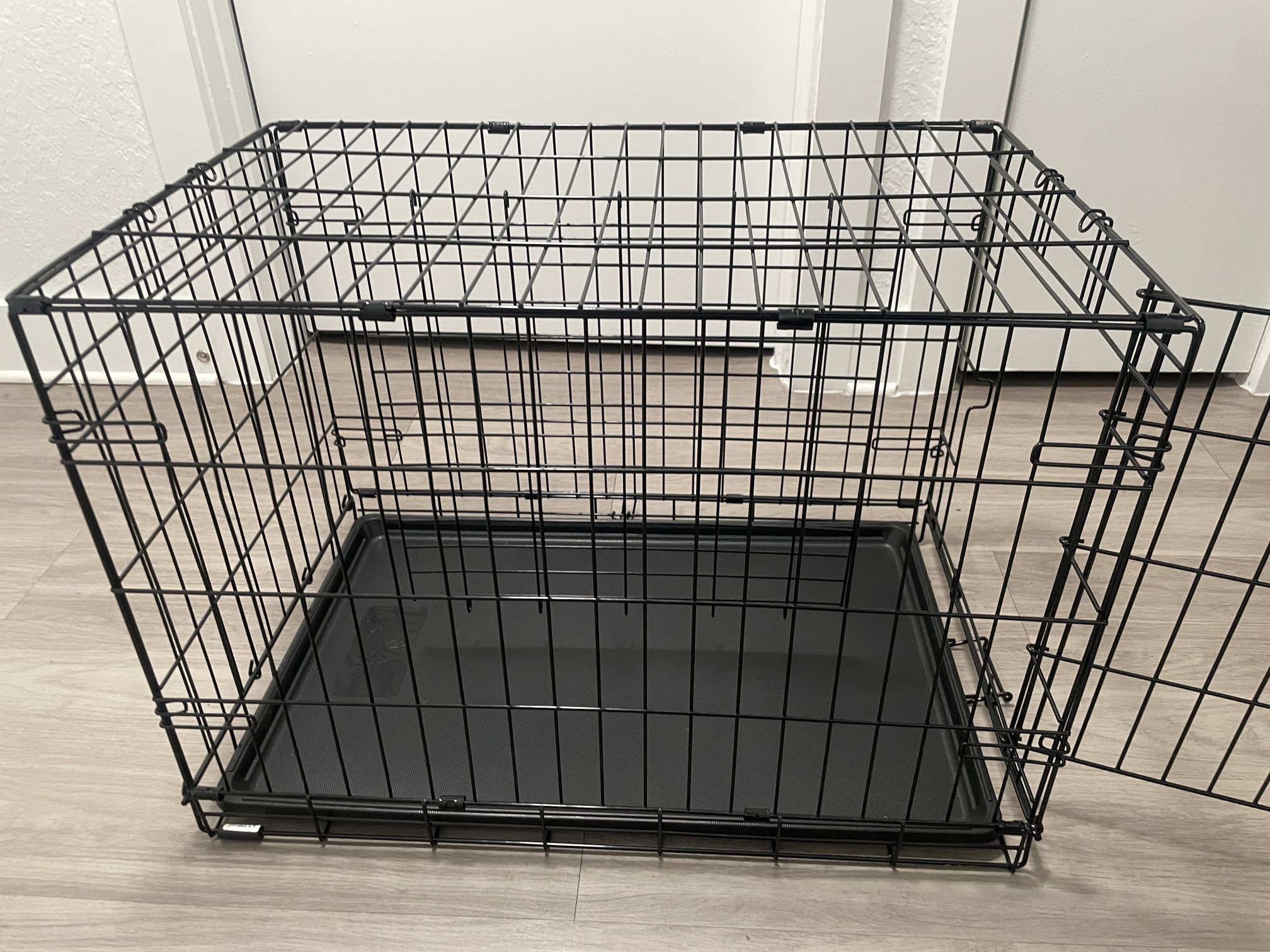 Everyyay Medium Sized Dog Crate With Divider