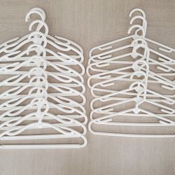 White Infant/Toddler Hangers (18)