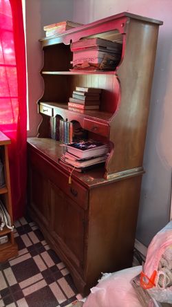 2 pc Hutch Hepworth Furniture Co.