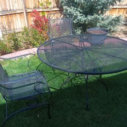 Round Iron Outdoor Patio Table And 2 Chairs 4' Diameter 28" Tall