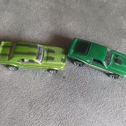 Lot Of 2 Hot Wheels Ford Mustang $12