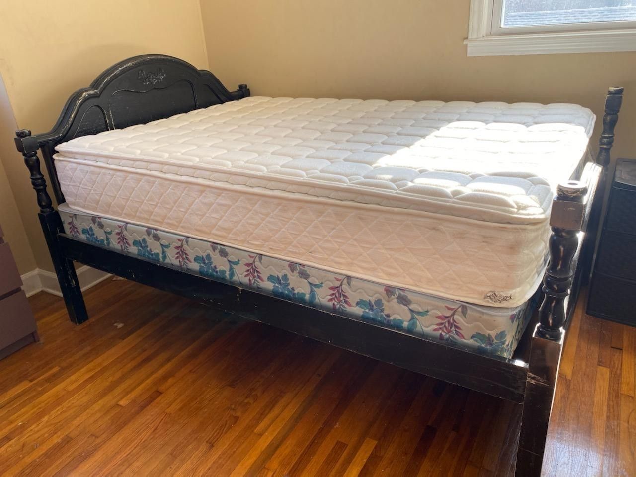 Full Bed frame, headboard, footboard and boxspring