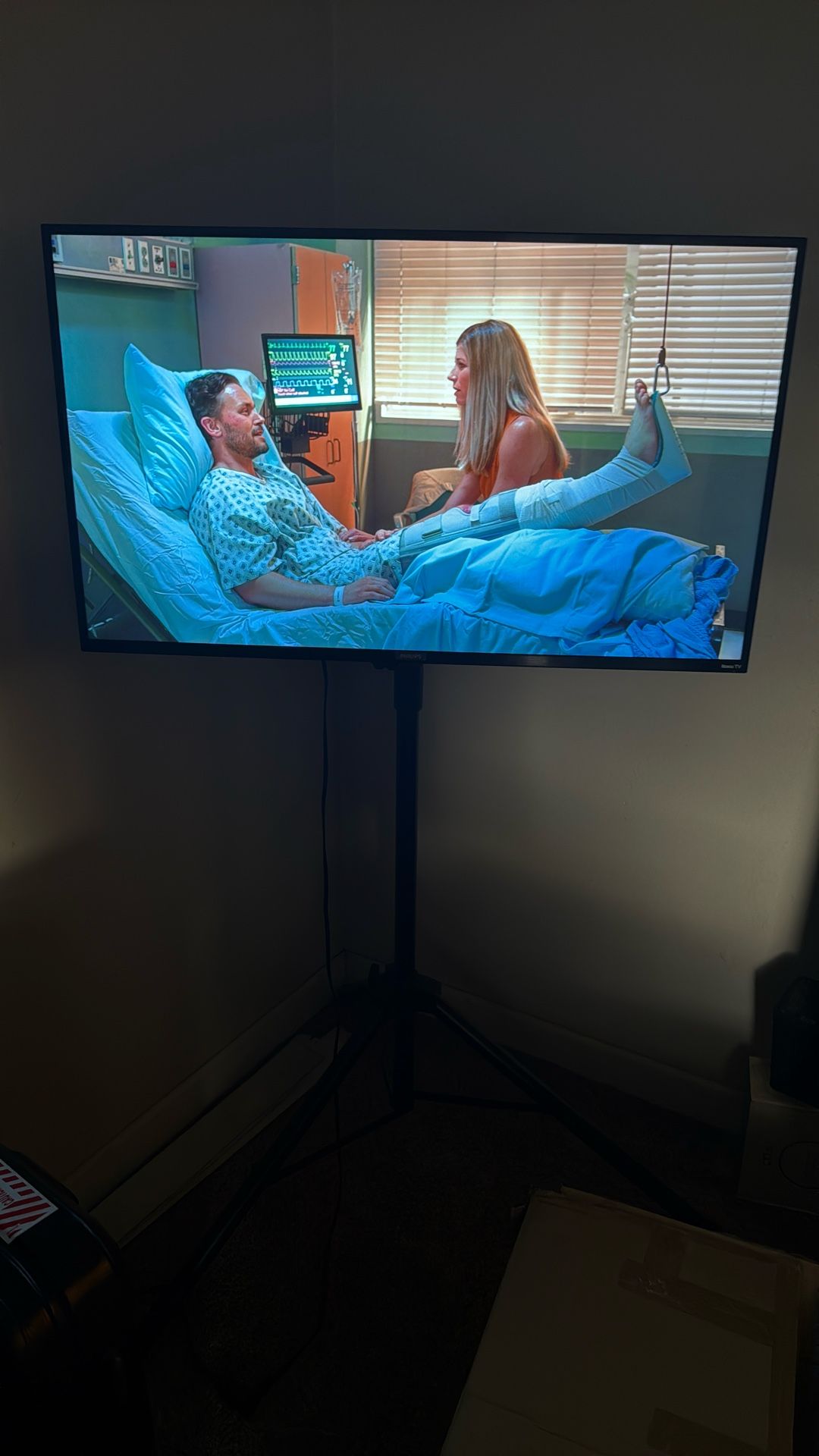 40 inch Philips Roku TV with easel and remote