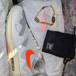 Air max 1  hyper crimson