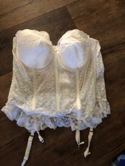 Beautiful Lace bustier by Goddess Asking $5 size 46 B