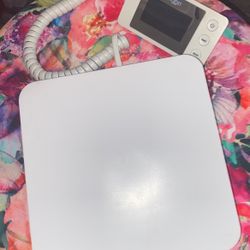 White Saga Digital Postal Scale 