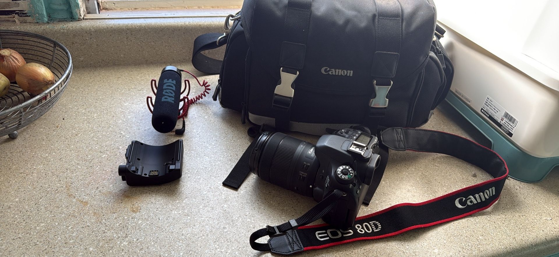 CANON CAMERA Bundle With Lightning