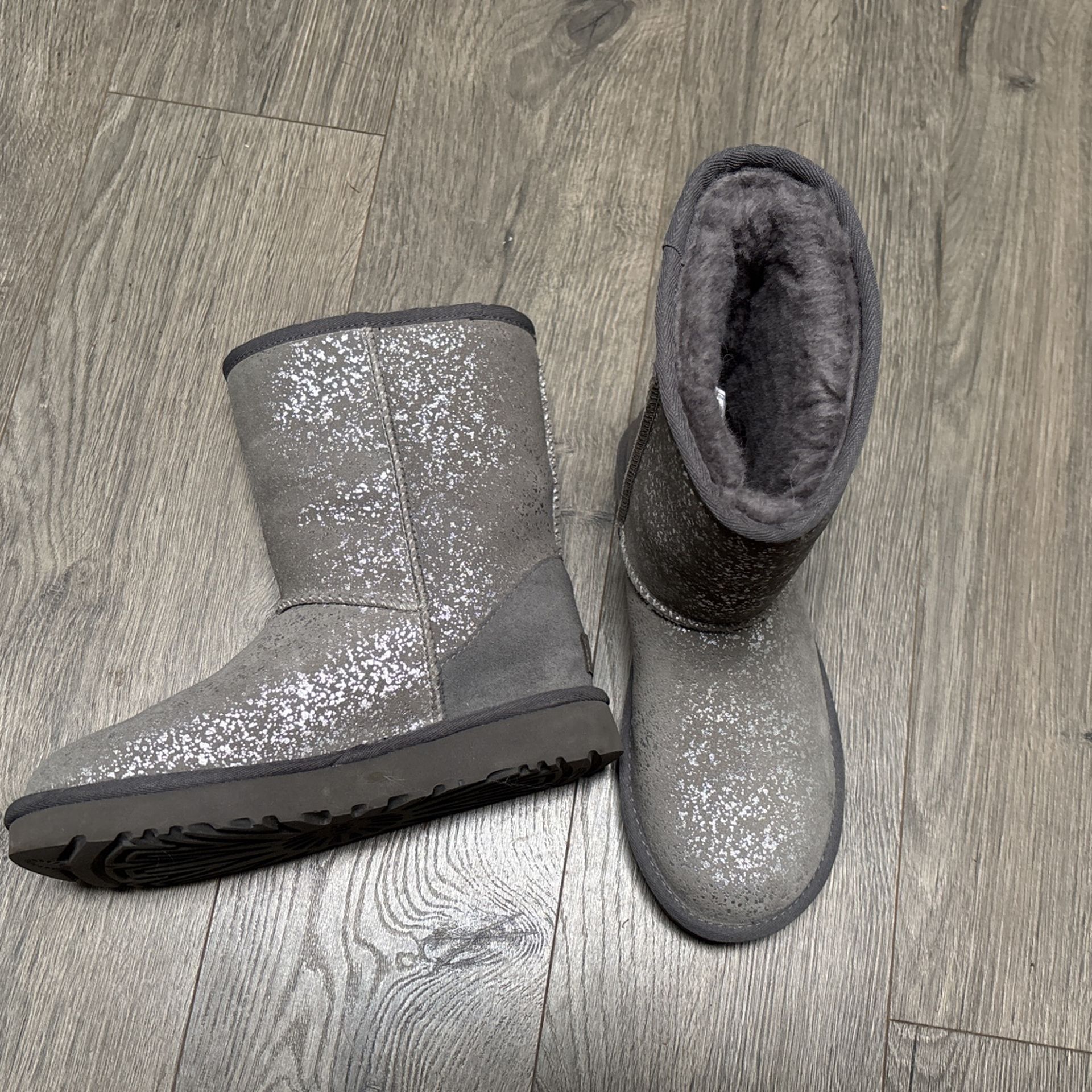 Women’s Ugg Snow Boots Size 6 Gray
