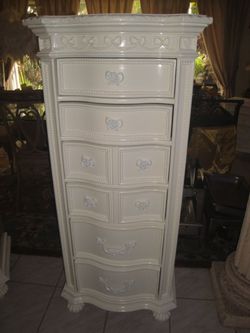Disney Princess CHEST of DRAWERS in IMMACULATE CONDITION, LIKE NEW 💯