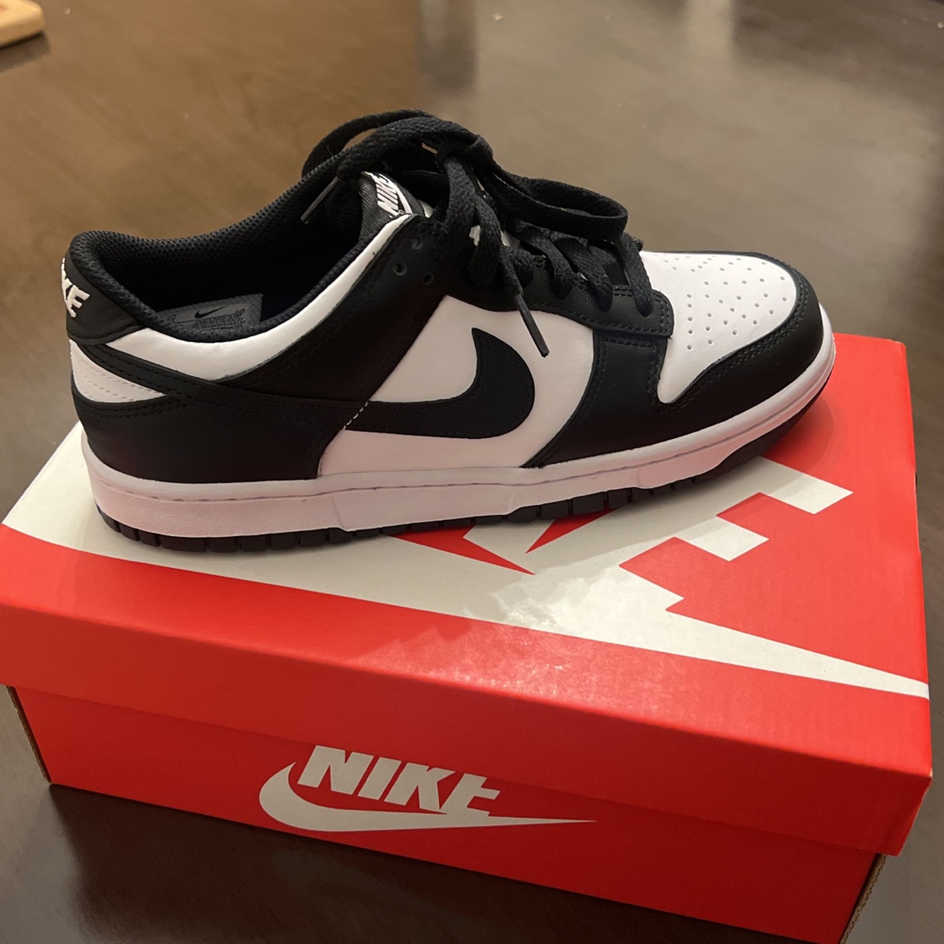 Panda black and white Nike dunks