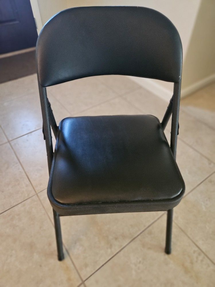 METAL FOLDING PADDED CHAIRS