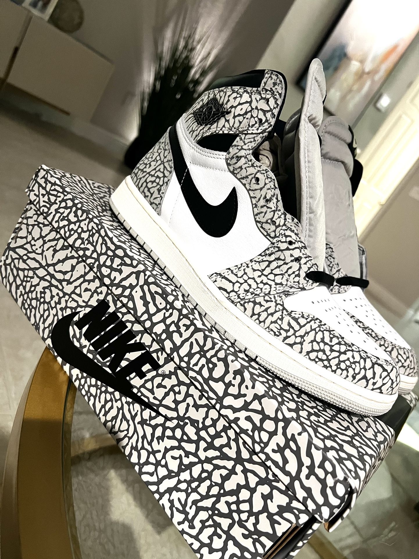 Air Jordan Retro High OG Elephant - Main Image