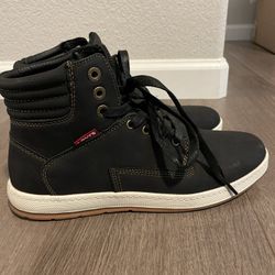 Mens Levi High-Top Size 9 (New)