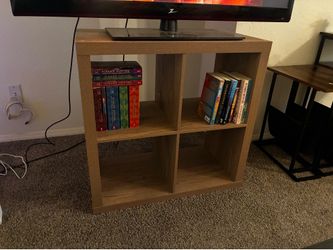 Bookshelf / nightstand