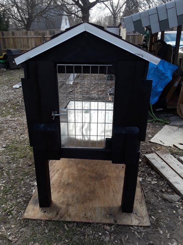 Dog kennel stands 22 inches off the ground for Sale in Detroit, MI