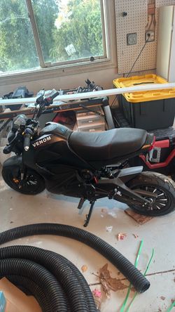 Very Good Venom E-Vader 2000W Electric Motorcycle (Needs Battery)