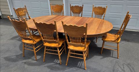 Vintage oak dinning table and 8 chairs
