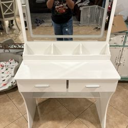 Makeup Vanity with Lights