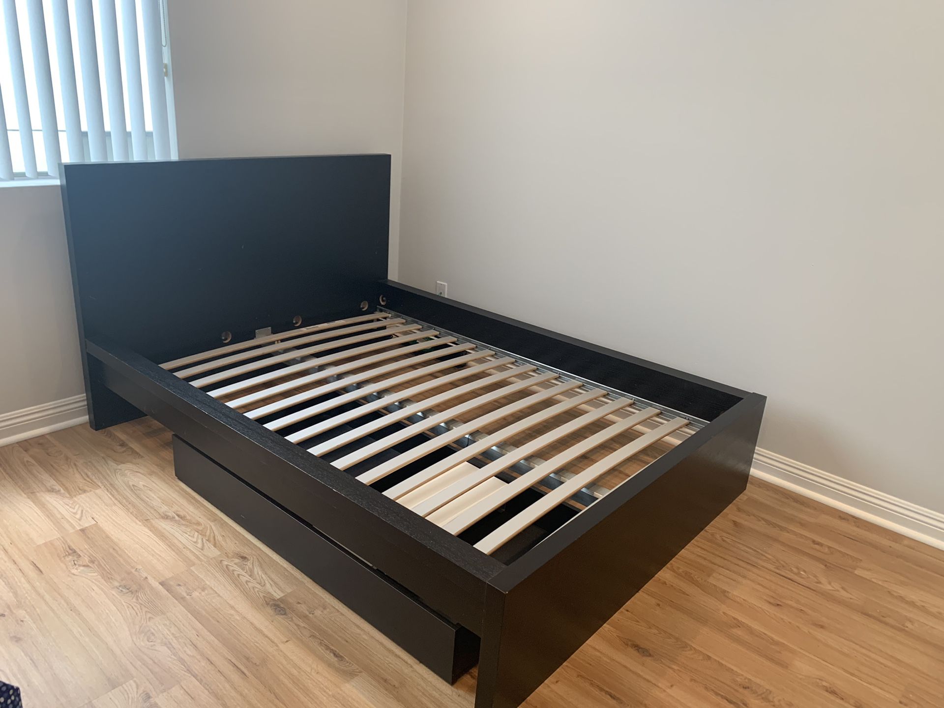IKEA Malm Bed (Full size, Wood) + Drawer and Slats for Sale in Los