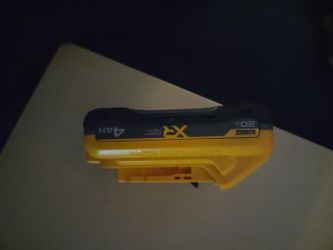 🔋 DEWALT 20V MAX XR 4Ah Battery Power  Pack (DCB2104)