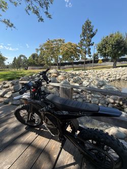 Strike 62v all black eMoto