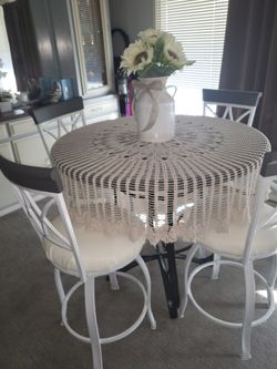 Dining set 4 swivel chairs metal