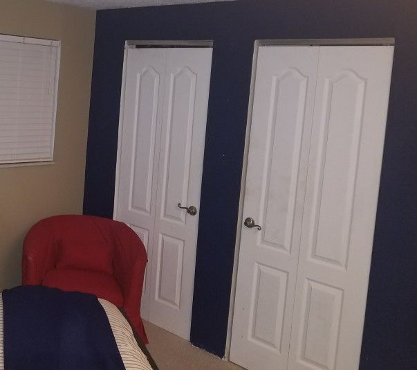 Set- 2 Panel Arch Top Bi-fold Closet Doors $50