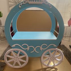 Brand New Cake Carriages  4 Sale