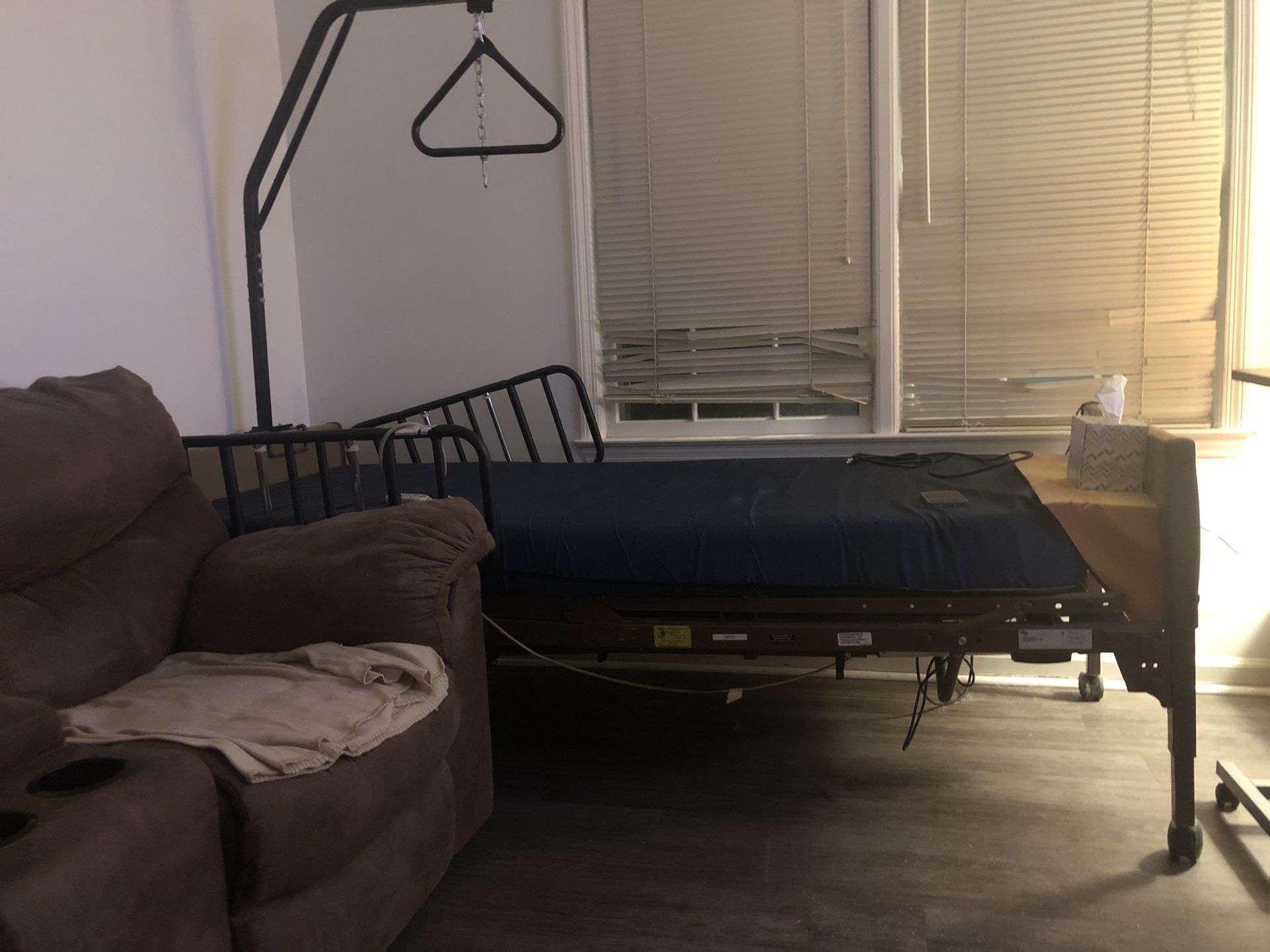 Hospital Bed- Electric 400lb Weight Limit