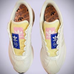 Adidas White, Cream and Grey Athletic Shoes For Man. Size: 7.5.