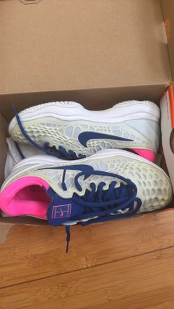 Nike tennis shoes women’s