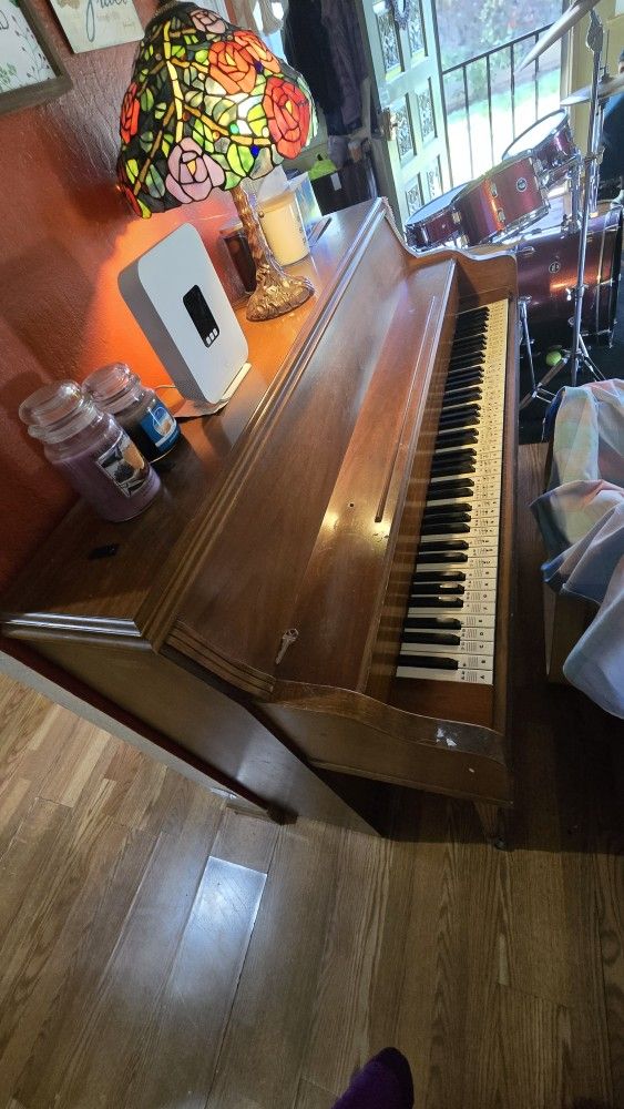 Piano (Price Negotiable) 