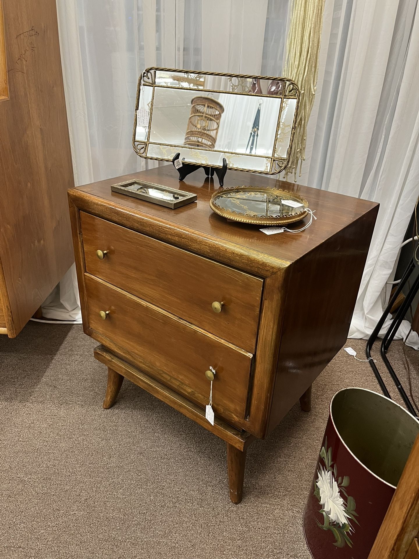 Pair Mid Century American of Martinsville Nightstands