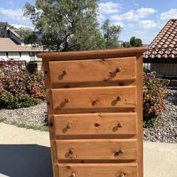 Priced to Gooo!!  Solid Wood 5-Drawer Tallboy  Dresser (Read Description)