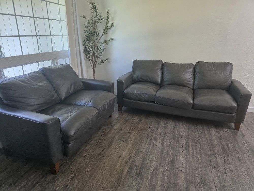 Couch set