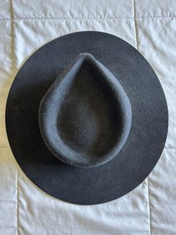 Women’s Lack of Color Black Felt Hat