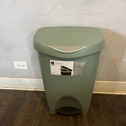 Umbra Brim 13 Gallon Trash Can with Lid - Large Kitchen Garbage